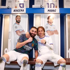 Pursuit 3 Vuelta Al Cole|Memorabilia*Pieza Vestuario Estadio Santiago Bernabéu – Madera Marrón