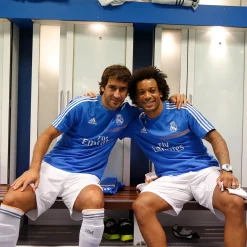 Pursuit 3 Vuelta Al Cole|Memorabilia*Pieza Vestuario Estadio Santiago Bernabéu – Madera Marrón