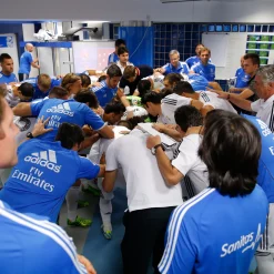 Pursuit 3 Vuelta Al Cole|Memorabilia*Pieza Vestuario Estadio Santiago Bernabéu – Madera Blanca